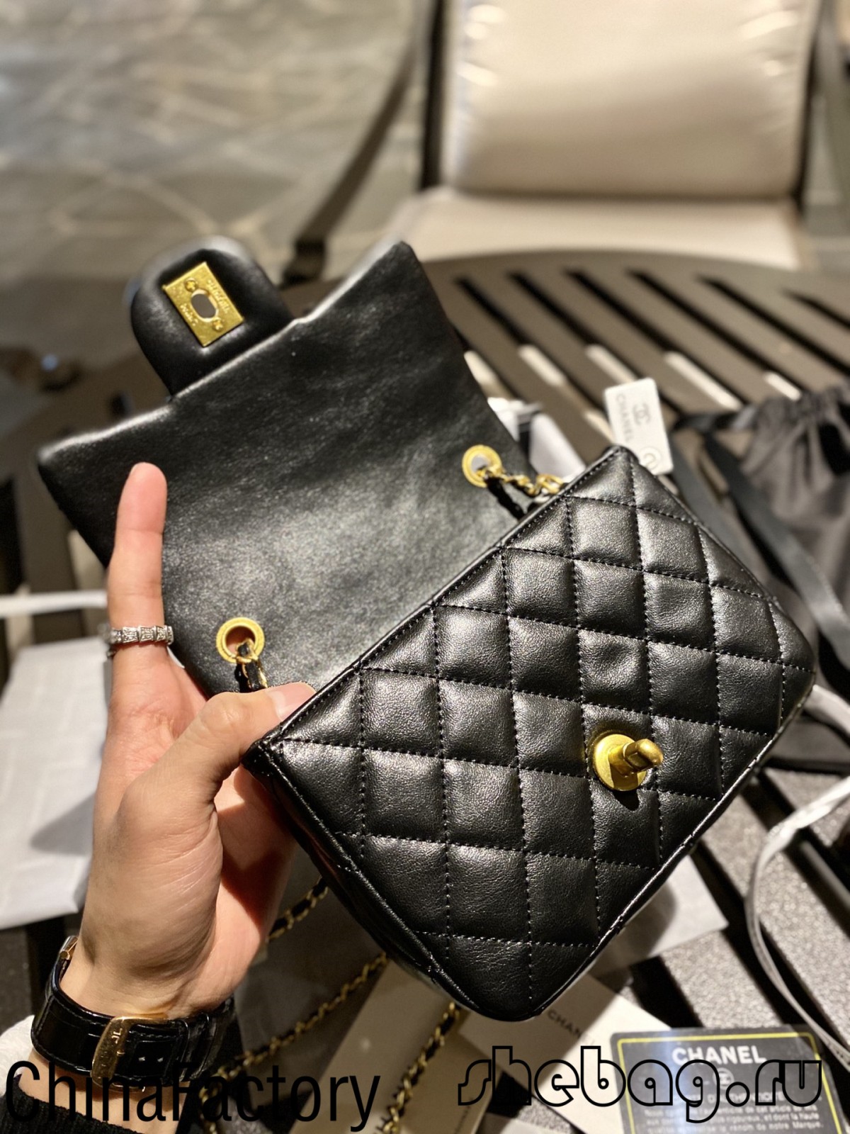 1:1 Chanel-ის ჩანთის ასლი: კლასიკური ფლაკონი რეგულირებადი ჯაჭვით (2022 წლის ყველაზე ცხელი) - საუკეთესო ხარისხის ყალბი Louis Vuitton ჩანთების ონლაინ მაღაზია, რეპლიკა დიზაინერის ჩანთა ru