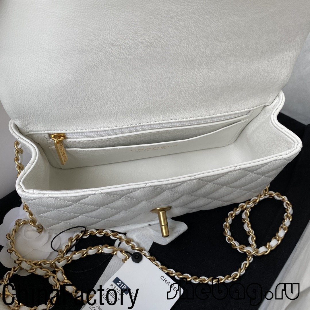 Héich Qualitéit Chanel Bag Replica: klassesch Klappe mat Grëff (2022 Hottest) - Bescht Qualitéit Fake Louis Vuitton Bag Online Store, Replica Designer Bag ru