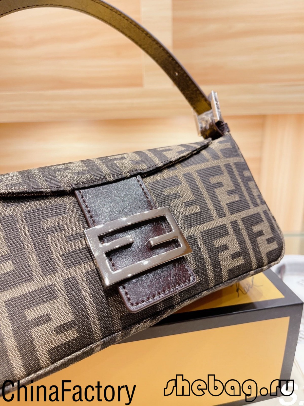 Fendi erreplika poltsa onenak: Fendi Baguette (2022 beroena)-Kalitate onena Louis Vuitton poltsa faltsuen lineako denda, diseinatzaile poltsa erreplika ru