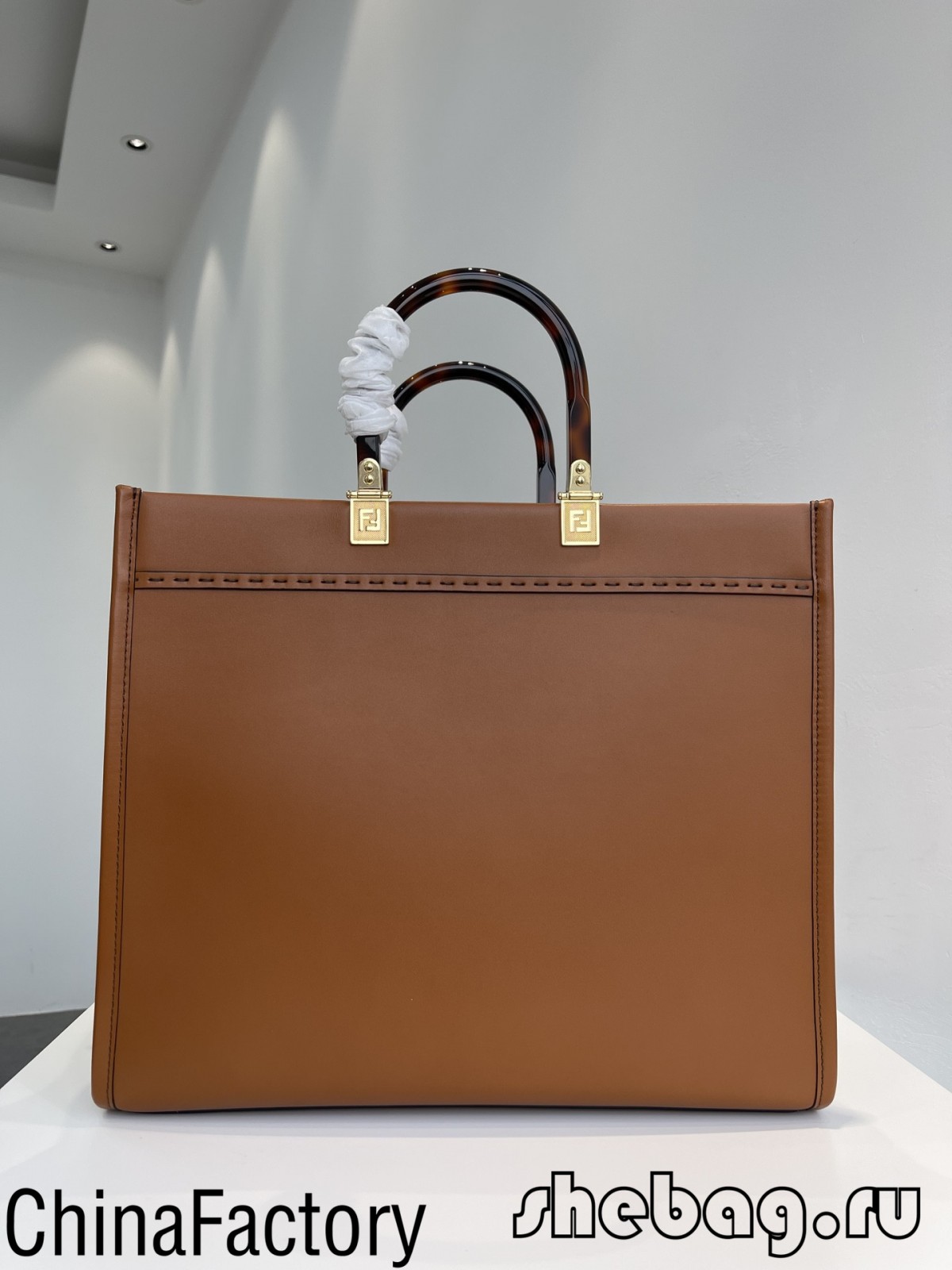 Рэпліка сумкі Fendi онлайн-прадаўцы параўноўваюць: Fendi Sunshine (2022 Hottest) - Інтэрнэт-крама падробленай сумкі Louis Vuitton лепшай якасці, дызайнерская сумка Replica ru