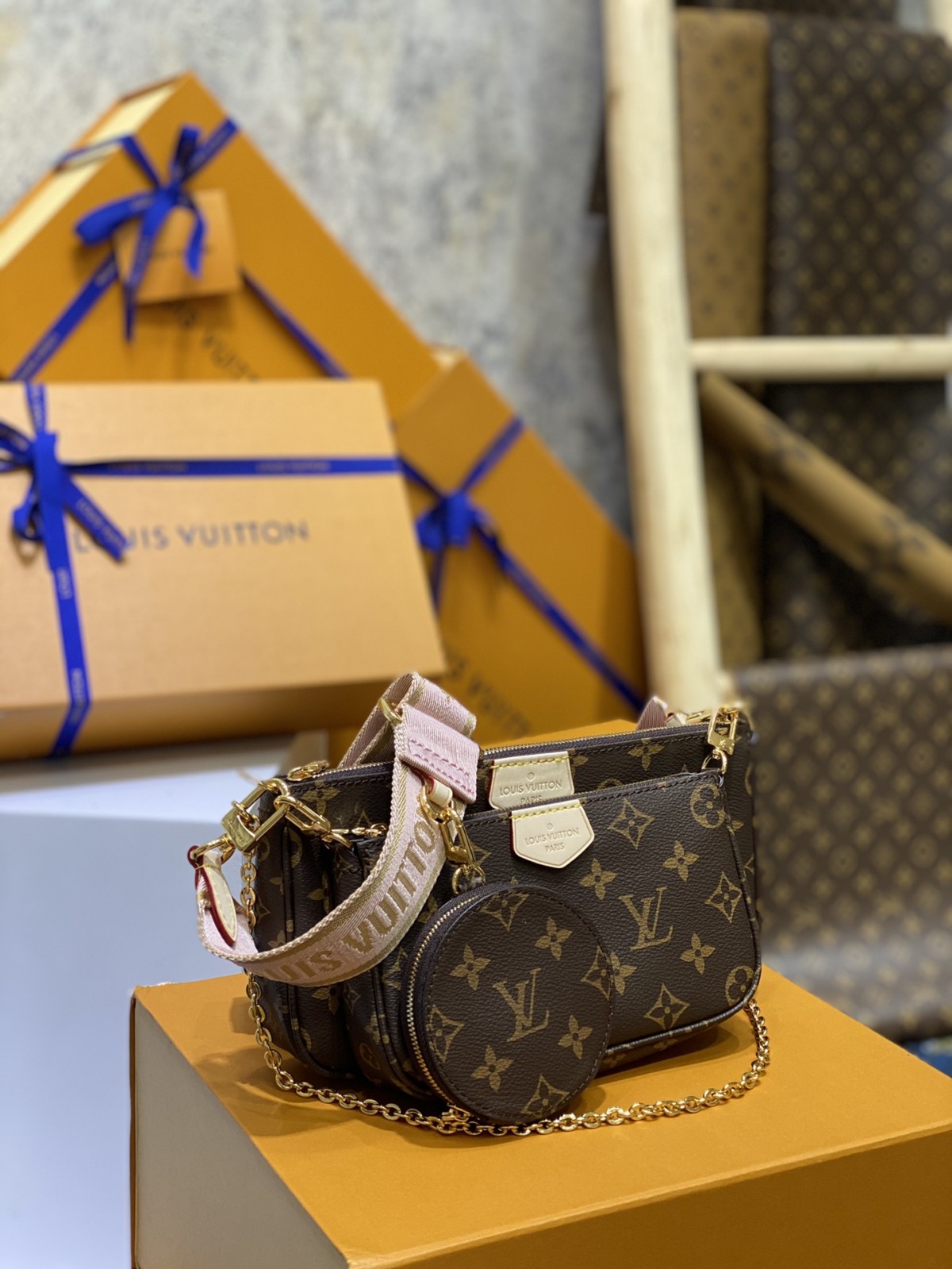 Como podo mercar unha réplica da correa do bolso de Louis Vuitton en liña?