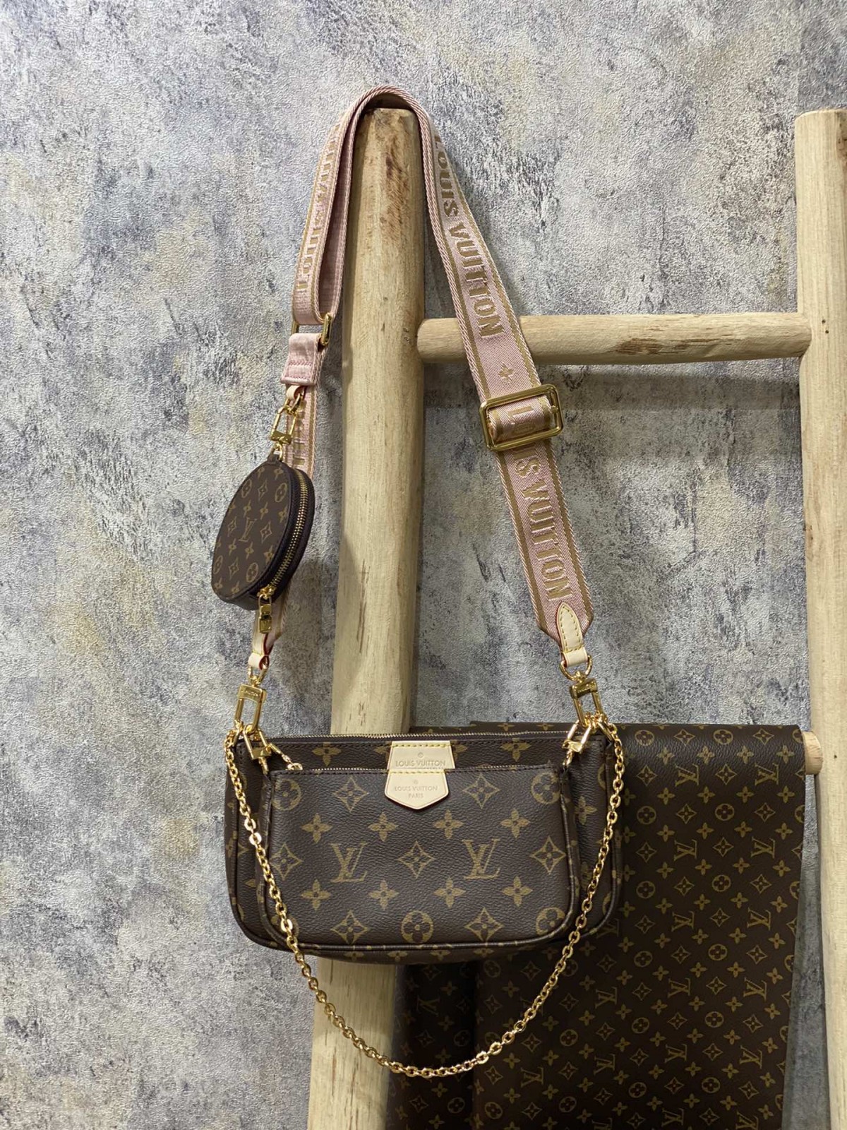 Bagaimanakah saya boleh membeli replika tali beg Louis Vuitton dalam talian？(2022 terkini)-Kedai Dalam Talian Beg Louis Vuitton Berkualiti Terbaik, Beg pereka replika ru