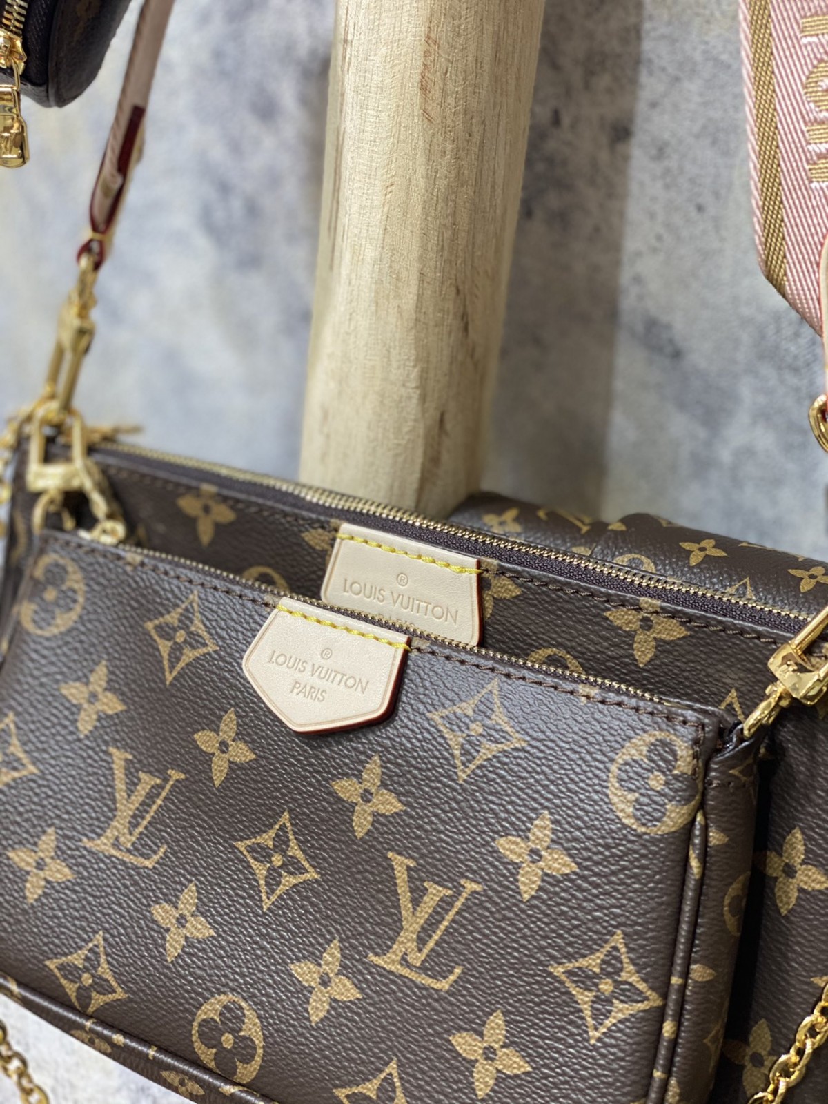 Kif nista 'nixtri replika taċ-ċinga tal-borża ta' Louis Vuitton onlajn?