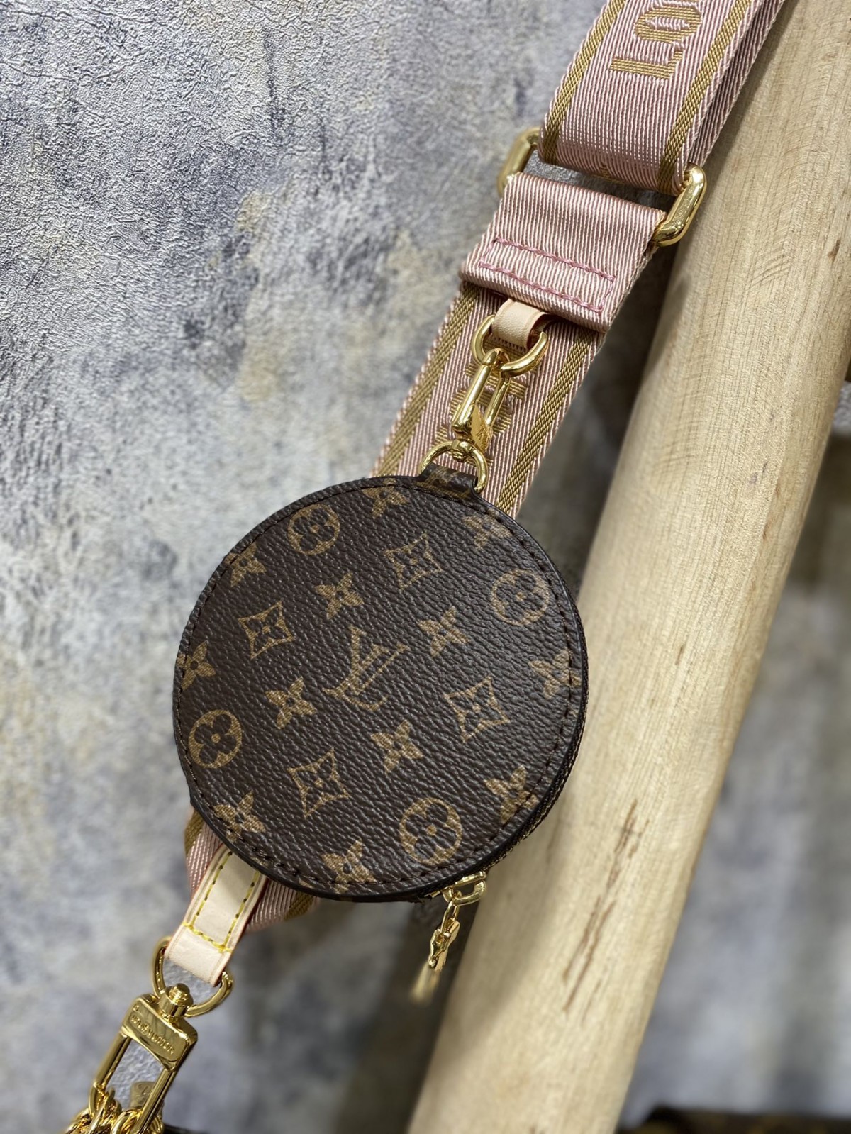 Bagaimanakah saya boleh membeli replika tali beg Louis Vuitton dalam talian？(2022 terkini)-Kedai Dalam Talian Beg Louis Vuitton Berkualiti Terbaik, Beg pereka replika ru