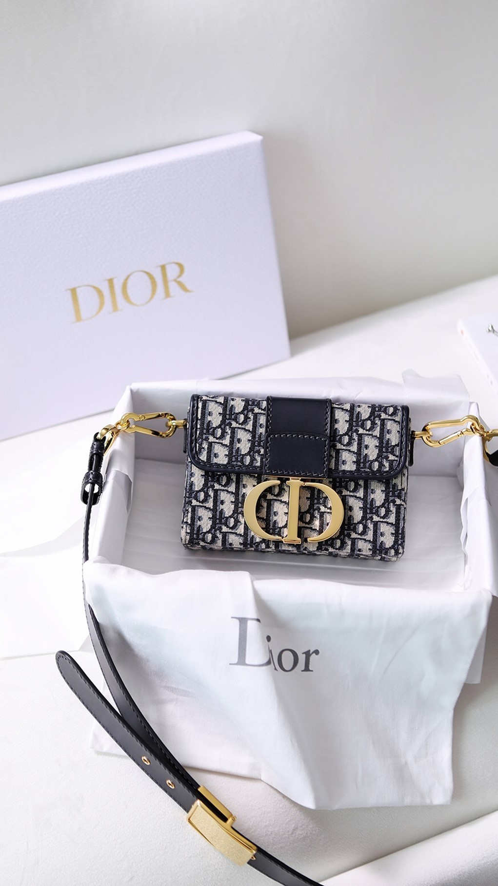 ຄຸນນະພາບຂອງກະເປົາ replica ໄດ້ດີປານໃດ ລອງມາເບິ່ງເຄື່ອງ replica ເທິງ Dior Montaigne 30 (2022 new edition)-Best Quality Fake Louis Vuitton Bag Online Store, Replica designer bag ru