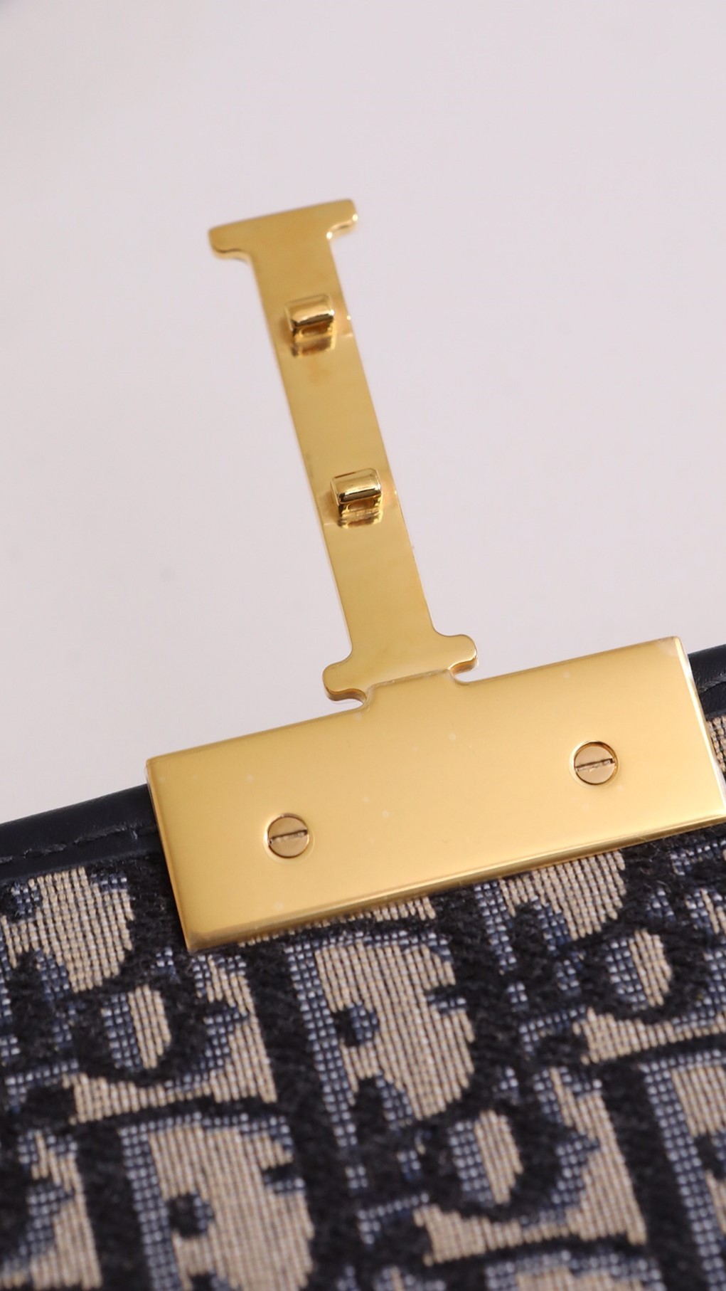 අනුරූ බෑග්වල ගුණාත්මකභාවය කෙතරම් හොඳද යන්න අපි බලමු මෙම ඉහළම අනුරුව Dior Montaigne 30 (2022 නව සංස්කරණය)-හොඳම ගුණාත්මක ව්‍යාජ Louis Vuitton Bag Online Store, Replica designer bag ru