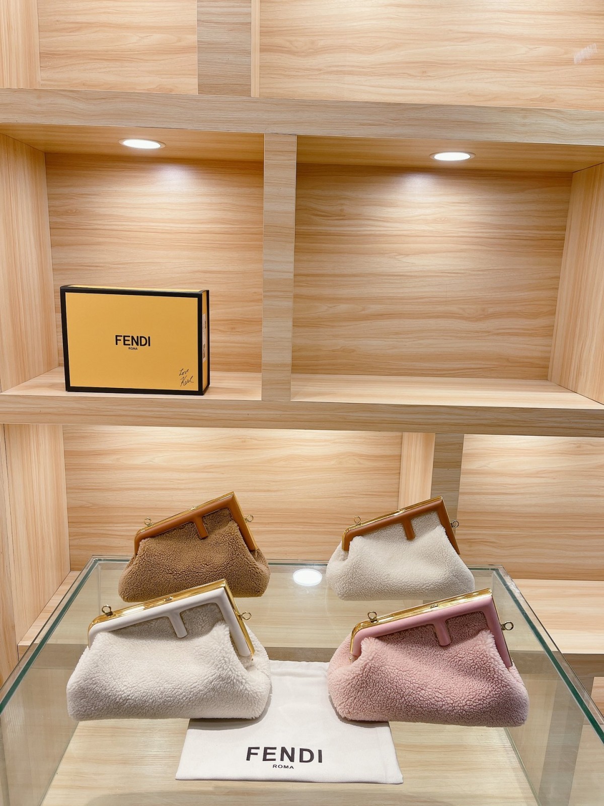 Çanta me kopje popullore e modës së vjeshtës dhe dimrit Fendi First (përditësuar në 2022)-Dyqani në internet i çantave të rreme Louis Vuitton me cilësi më të mirë, çanta kopjuese e stilistëve ru