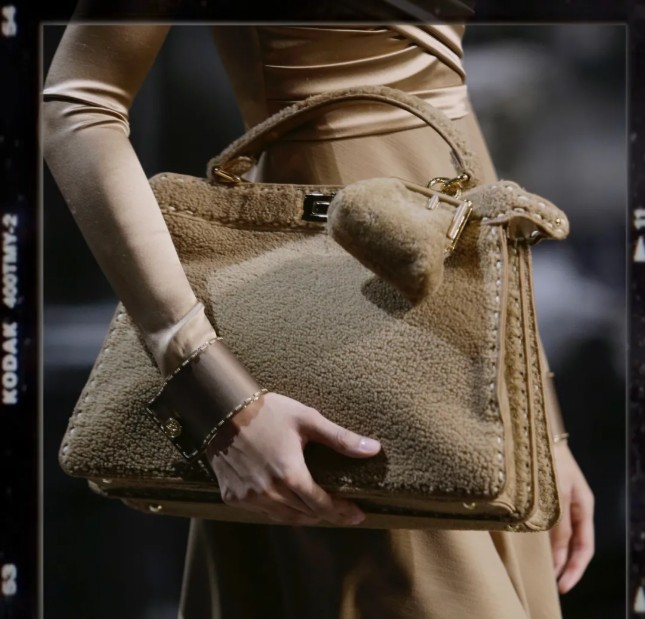 Pam Rwy'n Dewis prynu'r 4 bag replica Fendi hyn (diweddarwyd 2022) - Siop Ar-lein Bag Ffug Louis Vuitton o'r Ansawdd Gorau, Replica Design Bag ru