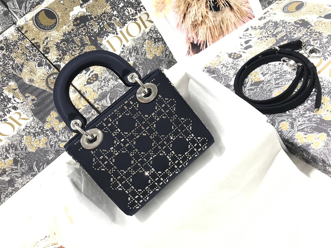 Cunnisciuti cum'è i sacchetti di replica più eleganti: Lady Dior (edizione 2022) - Best Quality Fake Louis Vuitton Bag Online Store, Replica designer bag ru