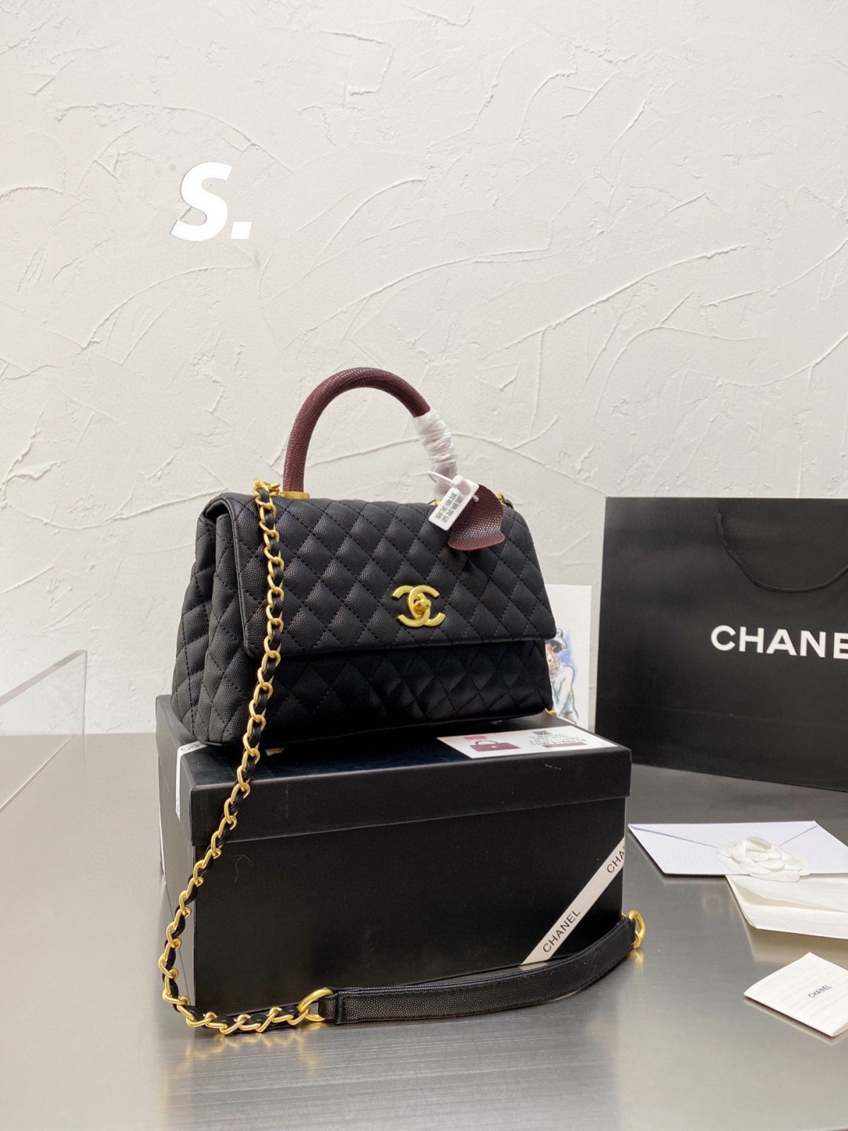A Chanel Coco Handle replikatáska minősége egyenrangú az igazival! (2022 Frissítve) - A legjobb minőségű hamis Louis Vuitton táska online áruház, tervezői táska replika ru