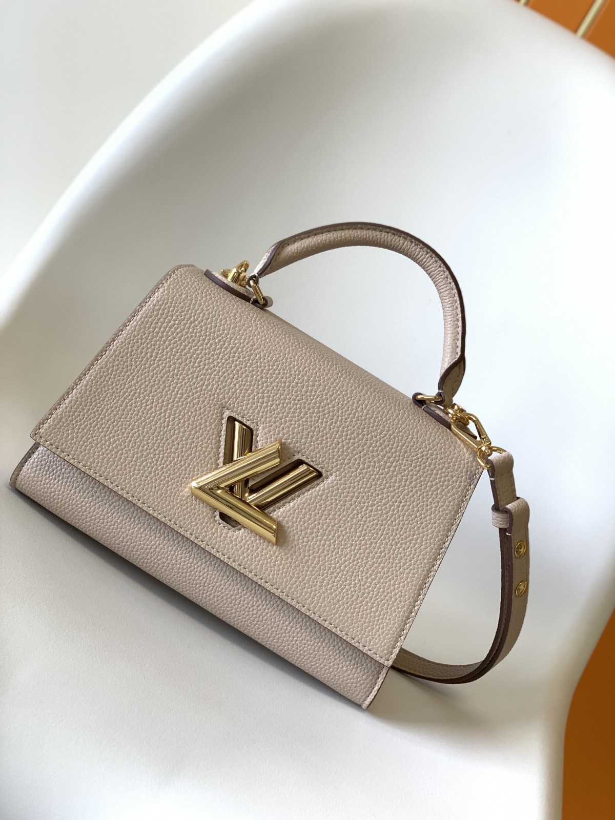 ຂ້ອຍສາມາດຊື້ໄດ້ຢູ່ໃສມີຄຸນນະພາບດີ ແລະລາຄາຖືກ Louis Vuitton Twist One Handle replica bag (2022 Last)-Best Quality Fake Louis Vuitton Bag Online Store, Replica designer bag ru