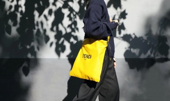 Сатып алуу үчүн мыкты Fendi реплика сумкаларынын бири: Пакет (2022-жылы жаңыланган) - Эң мыкты сапаттагы жасалма Louis Vuitton сумкасынын интернет дүкөнү, Replica дизайнер сумкасы ru