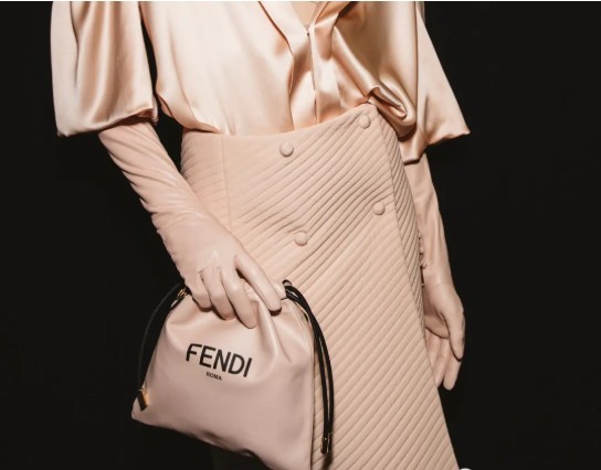 หนึ่งในกระเป๋าจำลอง Fendi ที่ดีที่สุดที่จะซื้อ: แพ็ค (2022 อัปเดต) - ร้านค้าออนไลน์กระเป๋าปลอม Louis Vuitton คุณภาพดีที่สุด, กระเป๋าออกแบบแบบจำลอง ru
