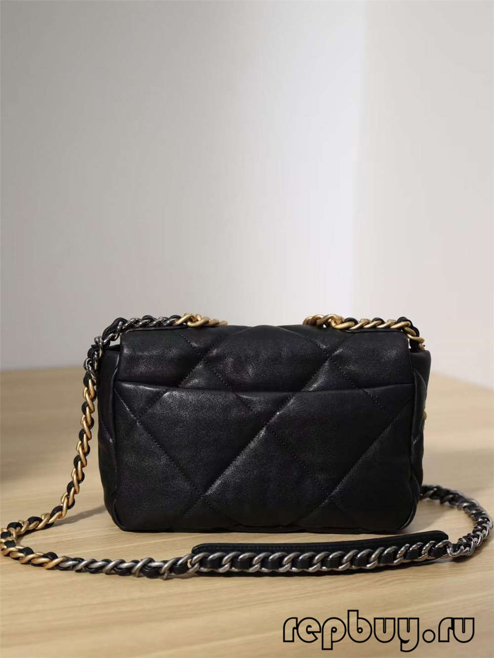 Chanel 19 black gold buckle top replica bags (2022 නවතම)-හොඳම ගුණාත්මක ව්‍යාජ Louis Vuitton Bag Online Store, Replica designer bag ru