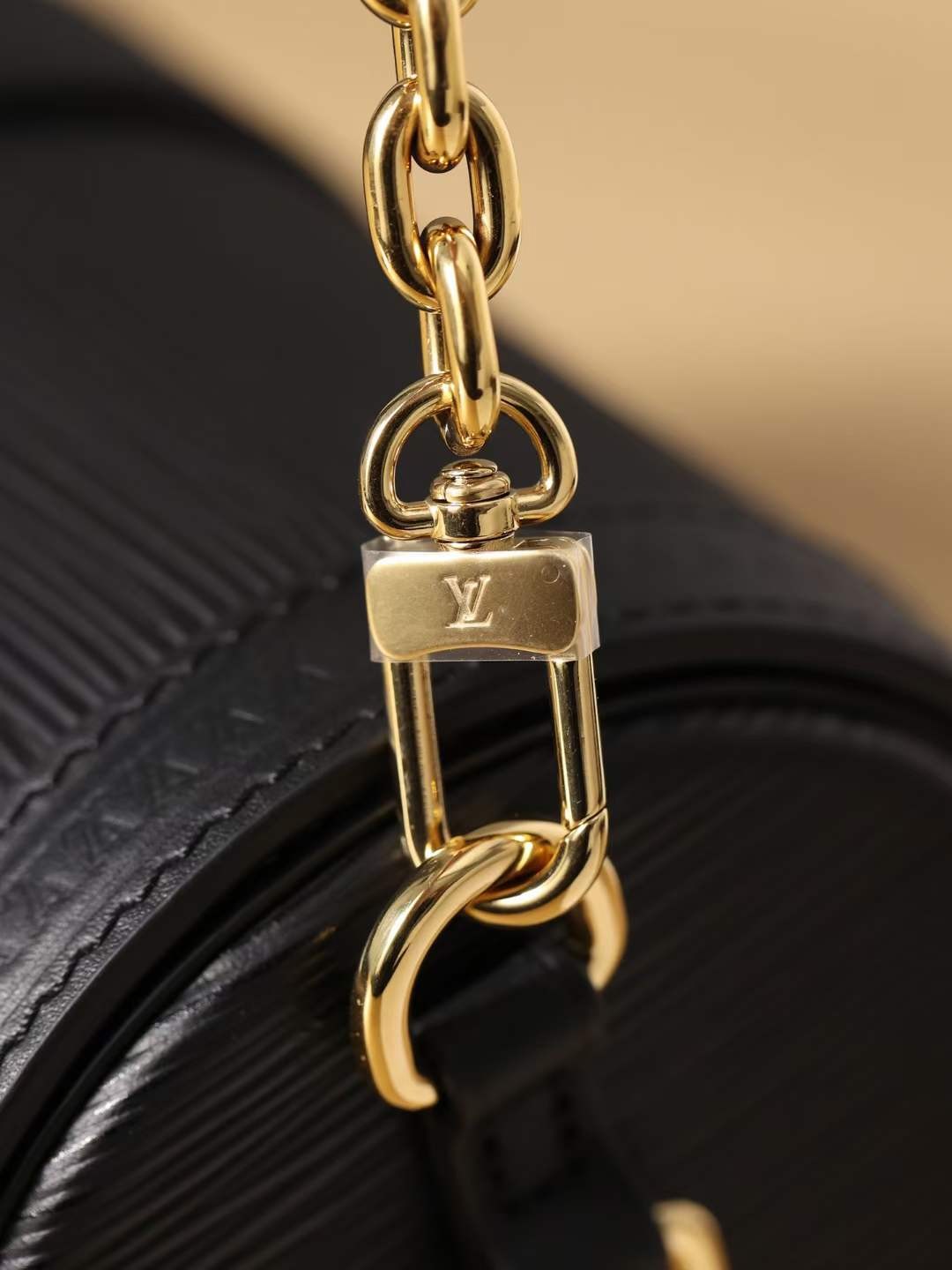 Louis Vuitton M58655 Bacaha ugu sarreeya ee Papillon Trunk, Alaabta Kanaalka gaarka ah faahfaahinta guud