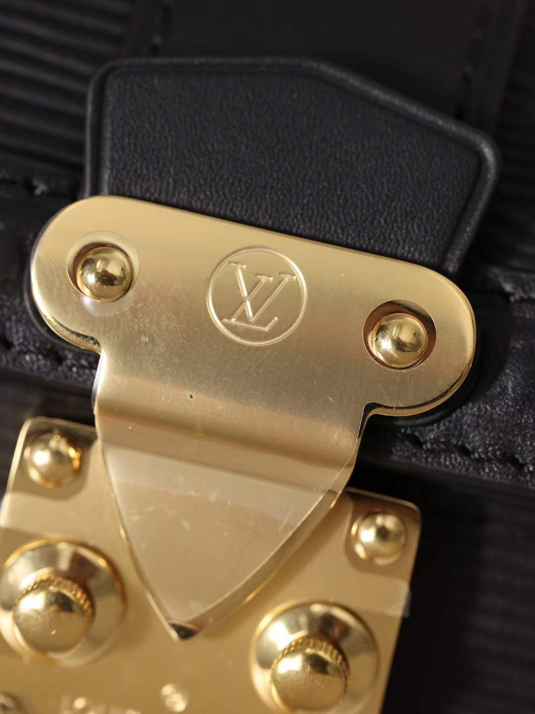 Louis Vuitton M58655 Bacaha ugu sarreeya ee Papillon Trunk, Alaabta Kanaalka gaarka ah faahfaahinta guud