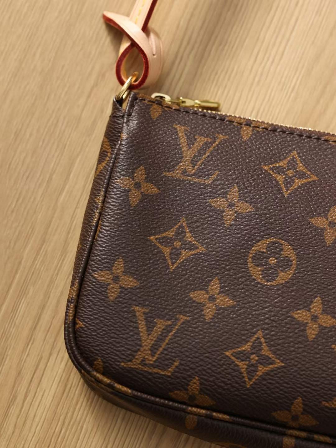 کیف ماکت بالایی Louis Vuitton M40712 Pochette Accessoires 23.5 x 13.5 x 4 cm (2022 جدیدترین) - فروشگاه اینترنتی کیف لویی ویتون تقلبی با بهترین کیفیت، کیف طراح ماکت ru