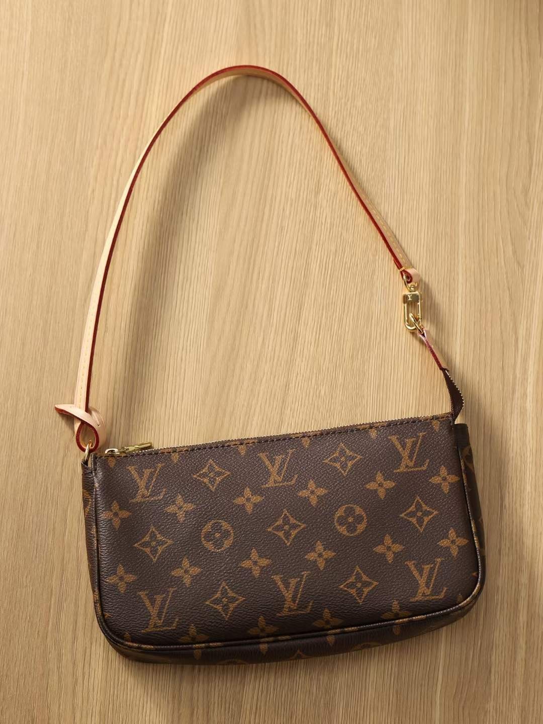 کیف ماکت بالایی Louis Vuitton M40712 Pochette Accessoires 23.5 x 13.5 x 4 cm (2022 جدیدترین) - فروشگاه اینترنتی کیف لویی ویتون تقلبی با بهترین کیفیت، کیف طراح ماکت ru