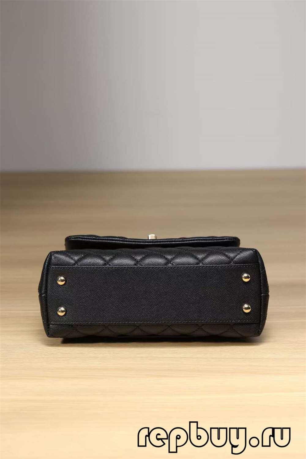 Chanel Coco Handle ထိပ်တန်းပုံစံတူလက်ကိုင်အိတ် Black Gold Buckle Look (2022 Updated)-အကောင်းဆုံးအရည်အသွေးအတု Louis Vuitton Bag အွန်လိုင်းစတိုး၊ ပုံစံတူဒီဇိုင်နာအိတ် ru
