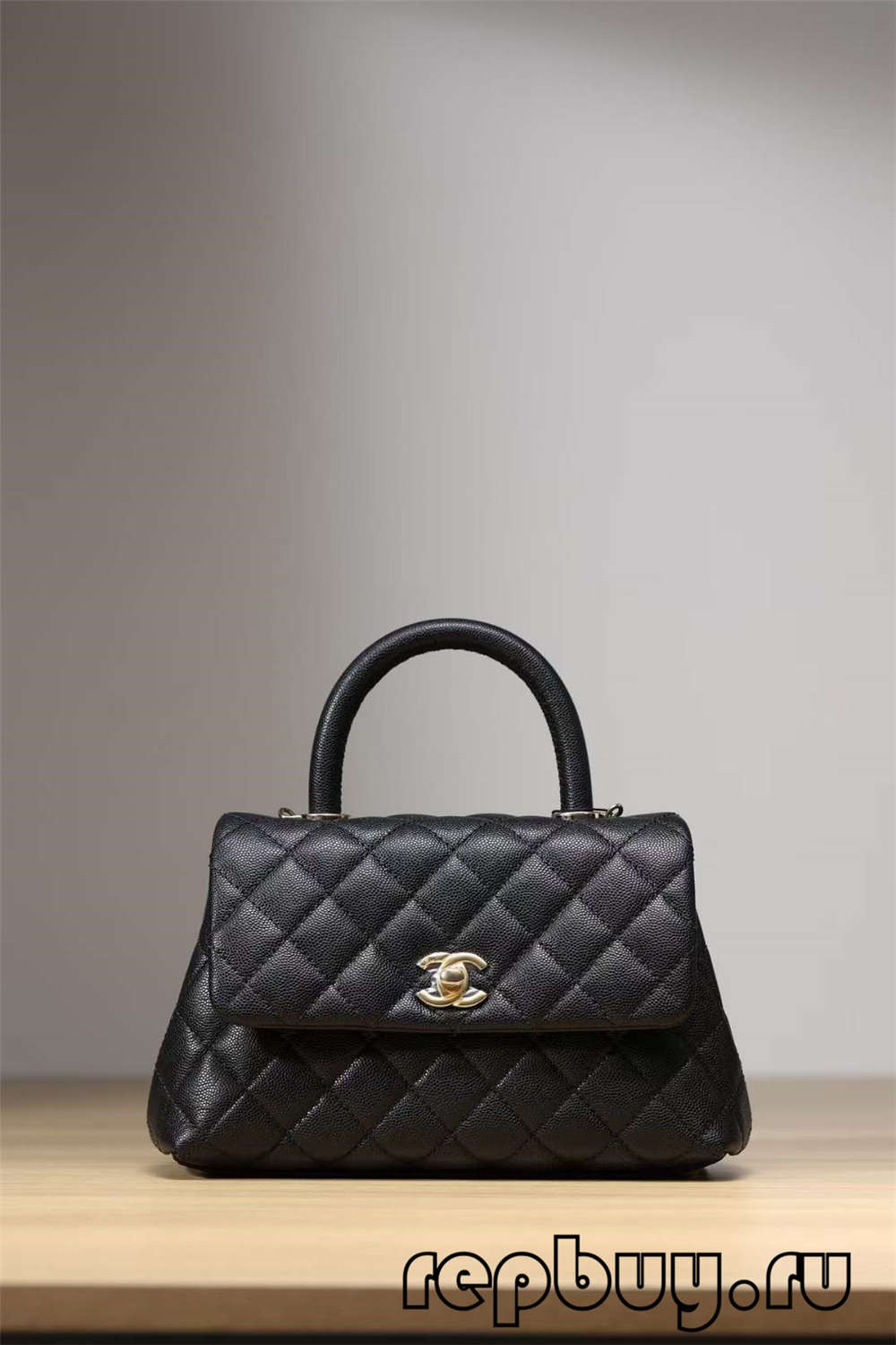 Chanel Coco Handle Top Replica Bolso Black Gold Buckle Look (2022 actualizado) - Mejor calidad Fake Louis Vuitton Bag Tienda en línea, Replica designer bag ru