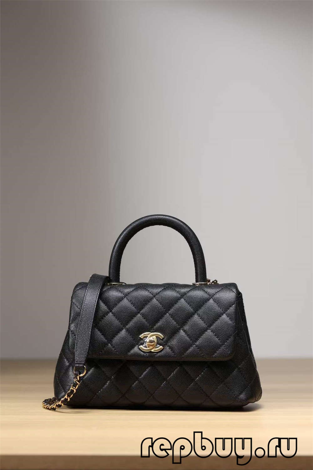 Chanel Coco Handle Top Replica Handbag Hideung Emas Buckle Look (2022 Updated) -Kualitas Terbaik Kantong Louis Vuitton Palsu Toko Online, Kantong desainer réplika ru