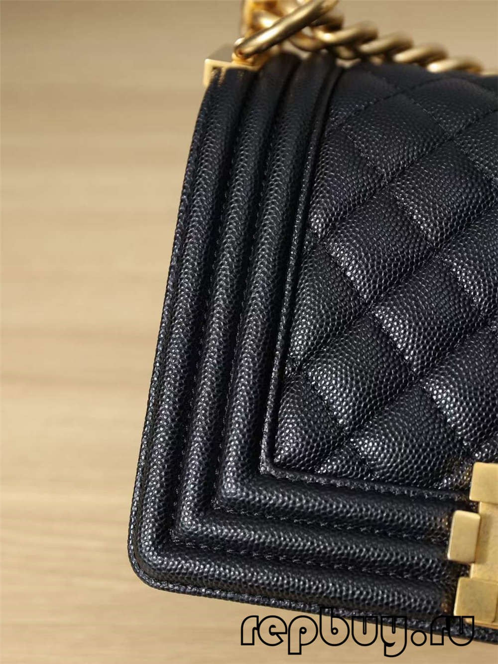 Chanel Leboy top replica genți de mână mici cu cataramă de aur detaliu lanț (2022 Ultimele)-Magazin online fals Louis Vuitton Geanta de cea mai bună calitate, replică geantă de designer ru