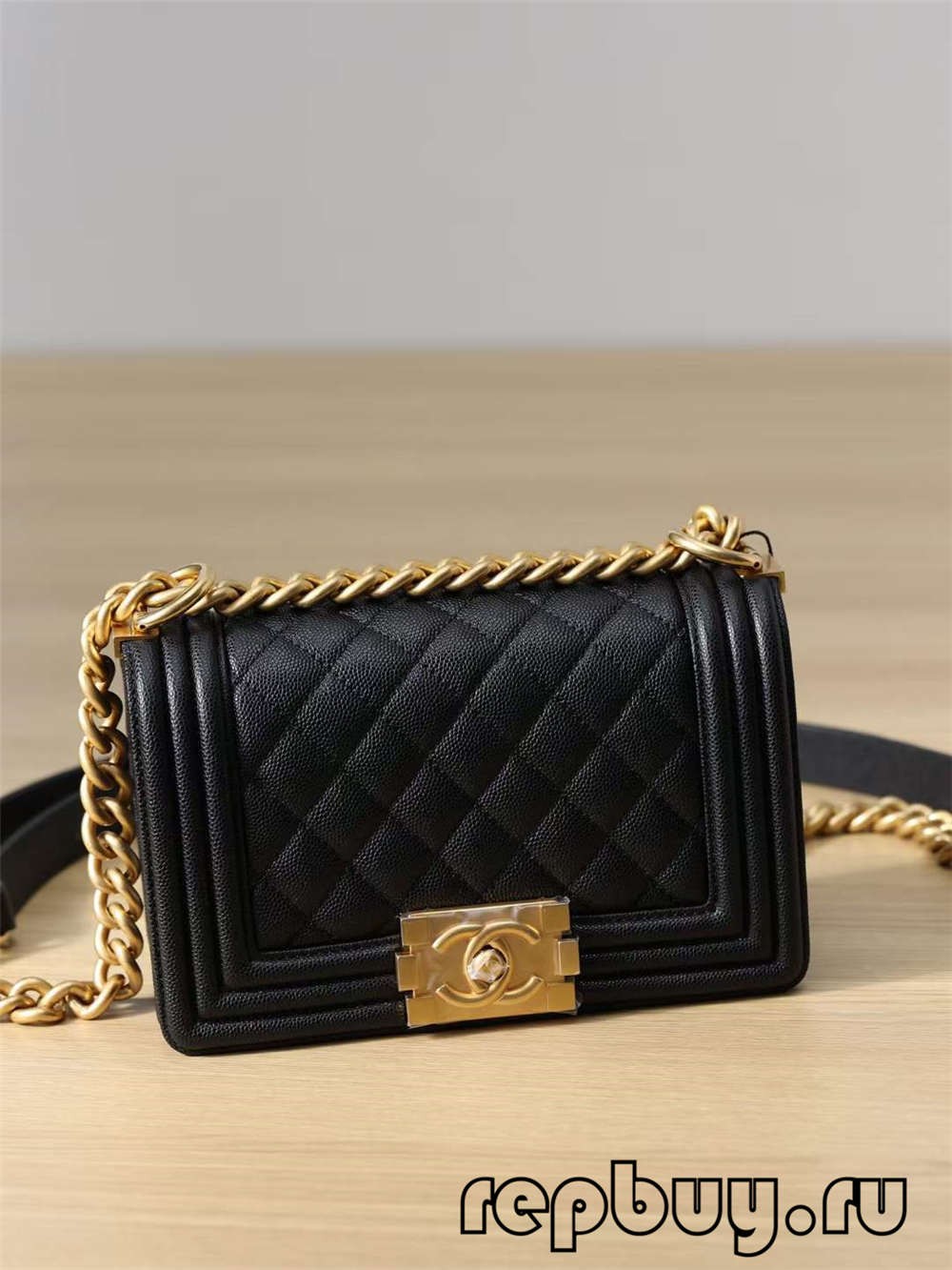 Chanel Leboy Top Replika Tas Kecil Rantai Gesper Emas Detail (2022 Terbaru) - Tas Louis Vuitton Palsu Kualitas Terbaik Toko Online, Replika designer bag ru