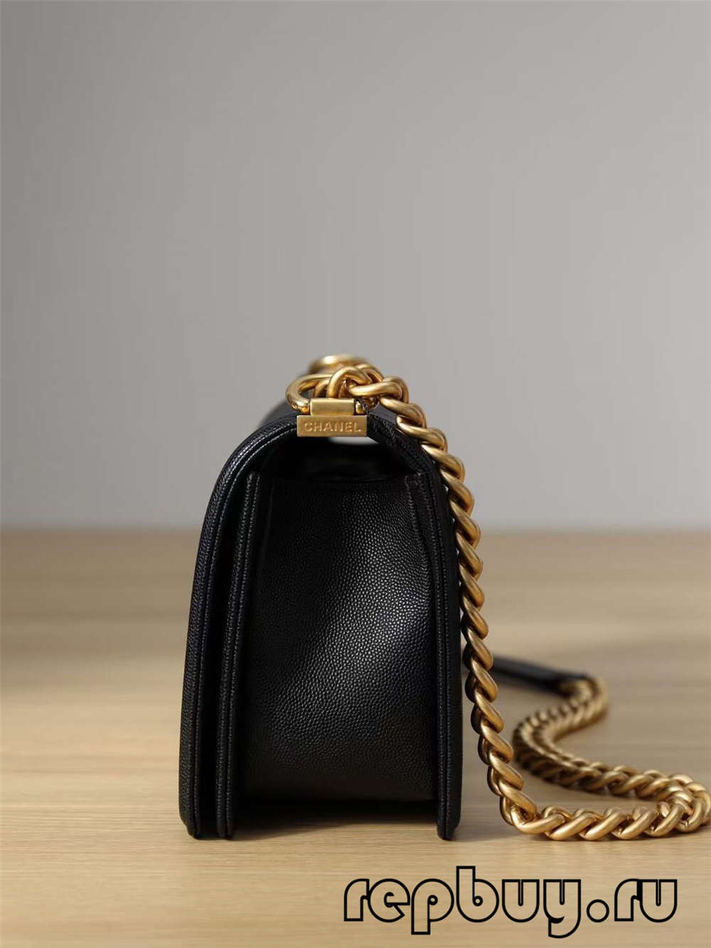 Chanel Leboy กระเป๋าถือแบบจำลองด้านบนหัวเข็มขัดสีทองขนาดกลาง (รุ่น 2022) - ร้านค้าออนไลน์กระเป๋า Louis Vuitton ปลอมคุณภาพดีที่สุด, นักออกแบบกระเป๋าจำลอง ru