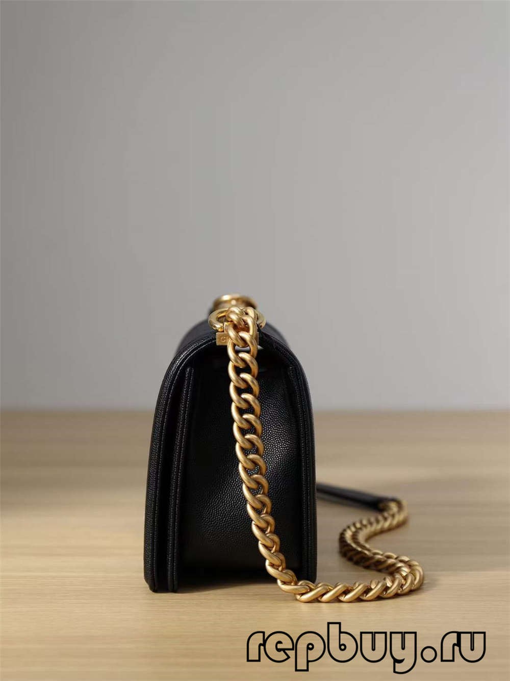 Bossa de mà de Chanel Leboy de rèplica superior amb sivella d'or mitjana (edició 2022) - Botiga en línia de bosses falses de Louis Vuitton de millor qualitat, bossa de dissenyador de rèplica ru