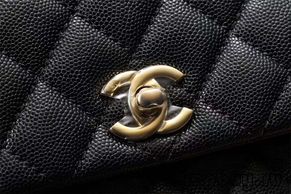 Халтаҳои нусхабардории болоии Chanel Coco Handle бо сахтафзори ангуштарини тиллои сиёҳ ва тафсилоти логотипи дукаратаи C (2022 охирин) -Беҳтарин сифати мағозаи қалбакии Louis Vuitton онлайн, сумкаи тарроҳии Replica ru