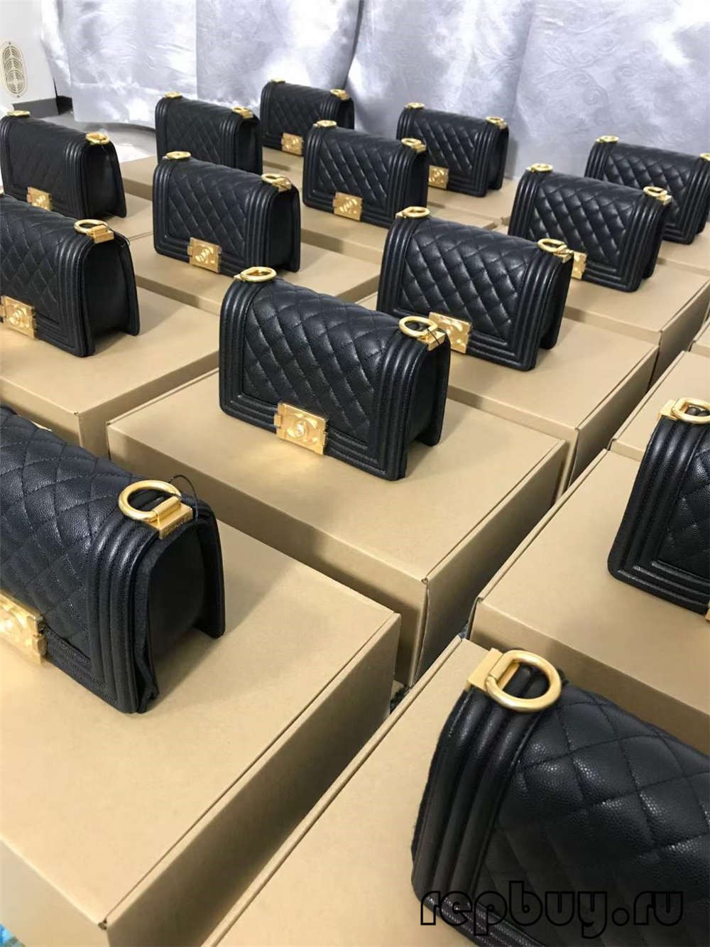 Chanel Leboy 4 top replika handtassen gouden gesp en sulveren gesp ferliking (2022 Lêste)-Bêste kwaliteit Fake Louis Vuitton Bag Online Store, Replika ûntwerper tas ru