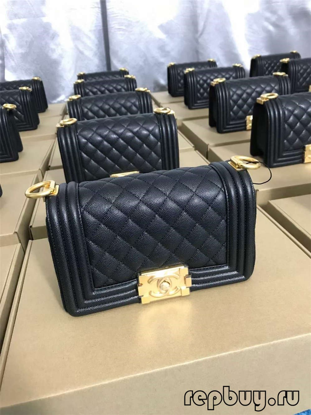 Chanel Leboy 4 prìomh bhagaichean-làimhe mac-samhail bucall òir agus bucall airgid coimeas (2022 as ùire) - Bag Fake Louis Vuitton den chàileachd as fheàrr stòr air-loidhne, mac-samhail baga dealbhaidh ru