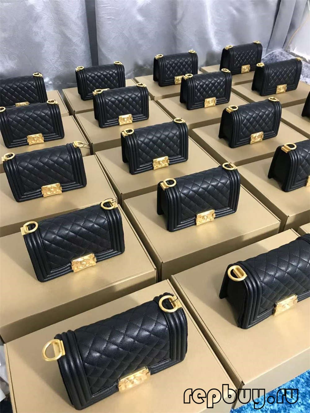 Chanel Leboy 4 Top Replica Poschen Gold Schnalle a Sëlwer Schnalle Verglach (2022 Lescht)-Bescht Qualitéit Fake Louis Vuitton Bag Online Store, Replica Designer Bag ru