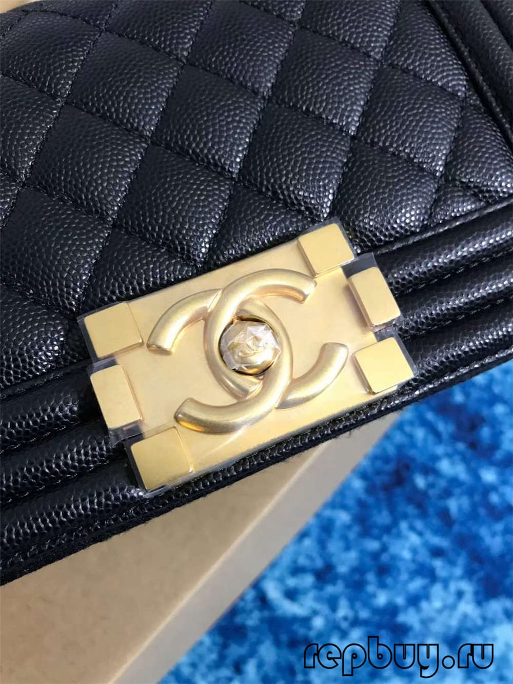 Chanel Leboy 4 berawirdkirina çenteyên destan ên kopîkî yên jorîn, çenteyên zêr û berika zîv (2022 Herî Dawîn) - Firoşgeha Serhêl a Fake Louis Vuitton Bag, Replica sêwirana çenteyê ru