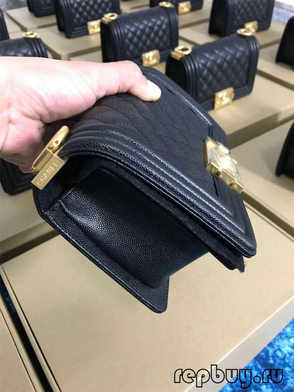 Chanel Leboy 4 Top Replica Poschen Gold Schnalle a Sëlwer Schnalle Verglach (2022 Lescht)-Bescht Qualitéit Fake Louis Vuitton Bag Online Store, Replica Designer Bag ru