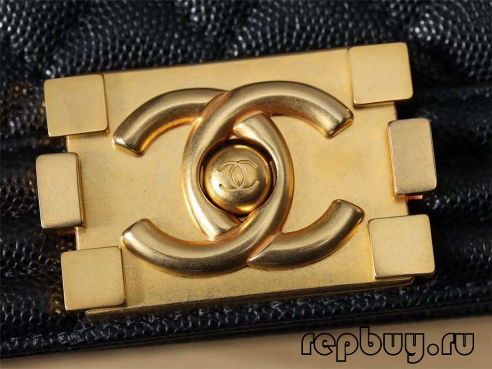 Chanel Le Boy Top Replica Poschen kleng Gold Schnalle Klappdetail (2022 Aktualiséiert)-Bescht Qualitéit Fake Louis Vuitton Bag Online Store, Replica Designer Bag ru