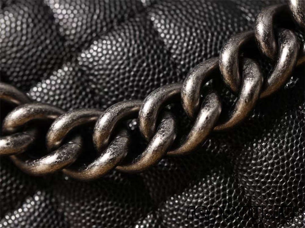 I-Chanel Leboy Top Replica Handbag Medium Black Detail (2022 Edition)-Isitolo Sekhwalithi Engcono Kakhulu esingumgunyathi sikaLouis Vuitton, Isikhwama se-Replica umklami ru