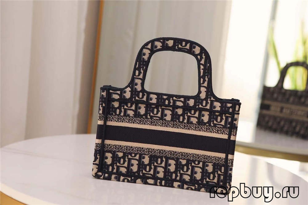 Málaí macasamhail barr mion Dior Book Tote 22.5cm (Eagrán 2022 ) - An Caighdeán is Fearr Mála Bréige Louis Vuitton Stóráil Ar Líne, macasamhail dearthóra mála ru