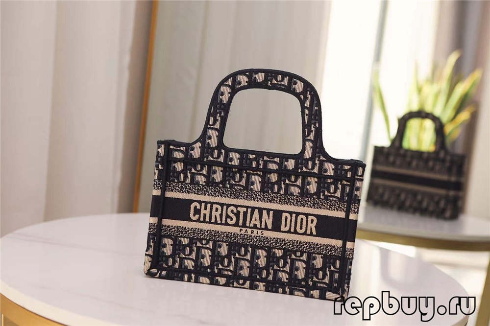 Málaí macasamhail barr mion Dior Book Tote 22.5cm (Eagrán 2022 ) - An Caighdeán is Fearr Mála Bréige Louis Vuitton Stóráil Ar Líne, macasamhail dearthóra mála ru