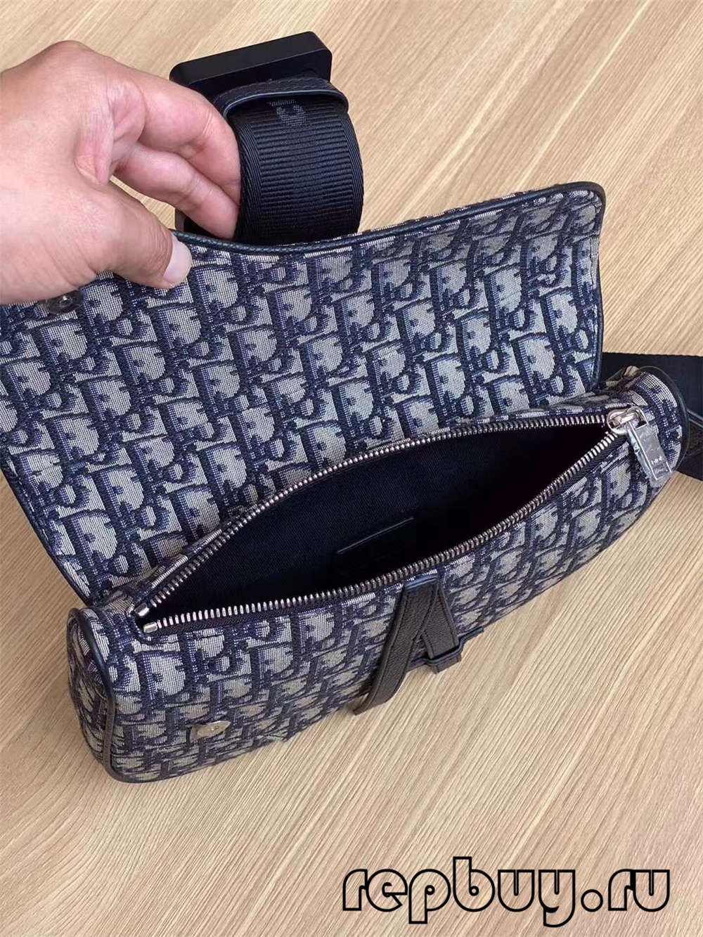 Begi ya tandiko la juu la maandishi ya Dior iliyopambwa kwa rangi nyeusi Uchapishaji wa Oblique 26cm (2022 Maalum)-Duka la Mtandaoni la Begi Bandia la Louis Vuitton la Ubora, Replica bag ru