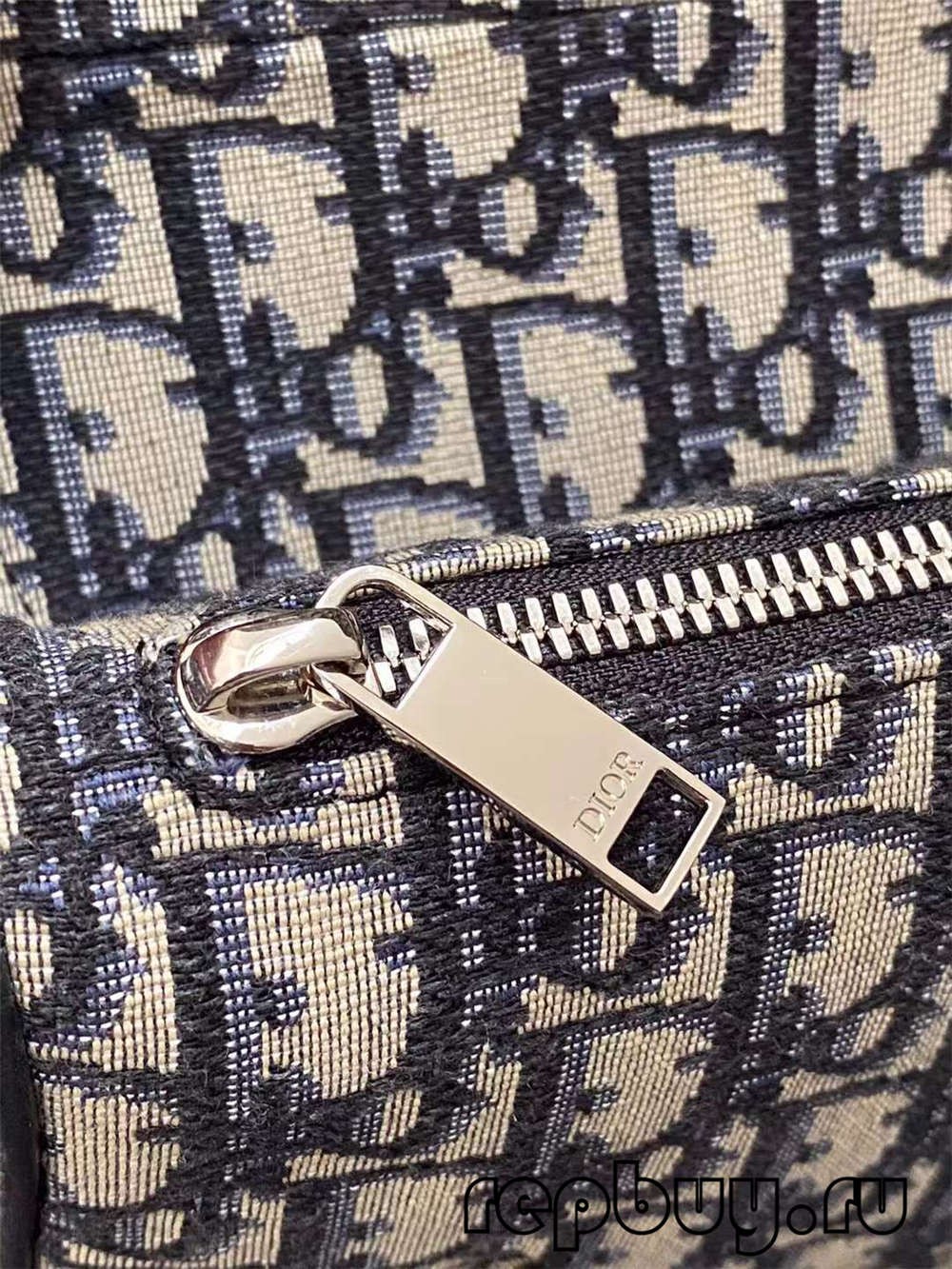 Bolsa de sillín de réplica superior de Dior con estampado oblicuo bordado en negro 26 cm Imaxe de detalle (actualizada en 2022) - Tenda en liña de bolsas Louis Vuitton falsas de mellor calidade, réplica de bolsas de deseño ru