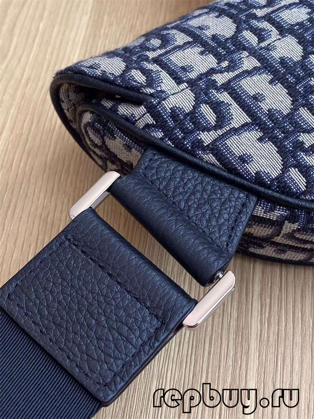 Dior Top Replica Saddle Bag Černá výšivka Šikmý potisk 26 cm Detailní obrázek (aktualizováno 2022) – Nejlepší kvalita falešná taška Louis Vuitton Online obchod, replika designer bag ru