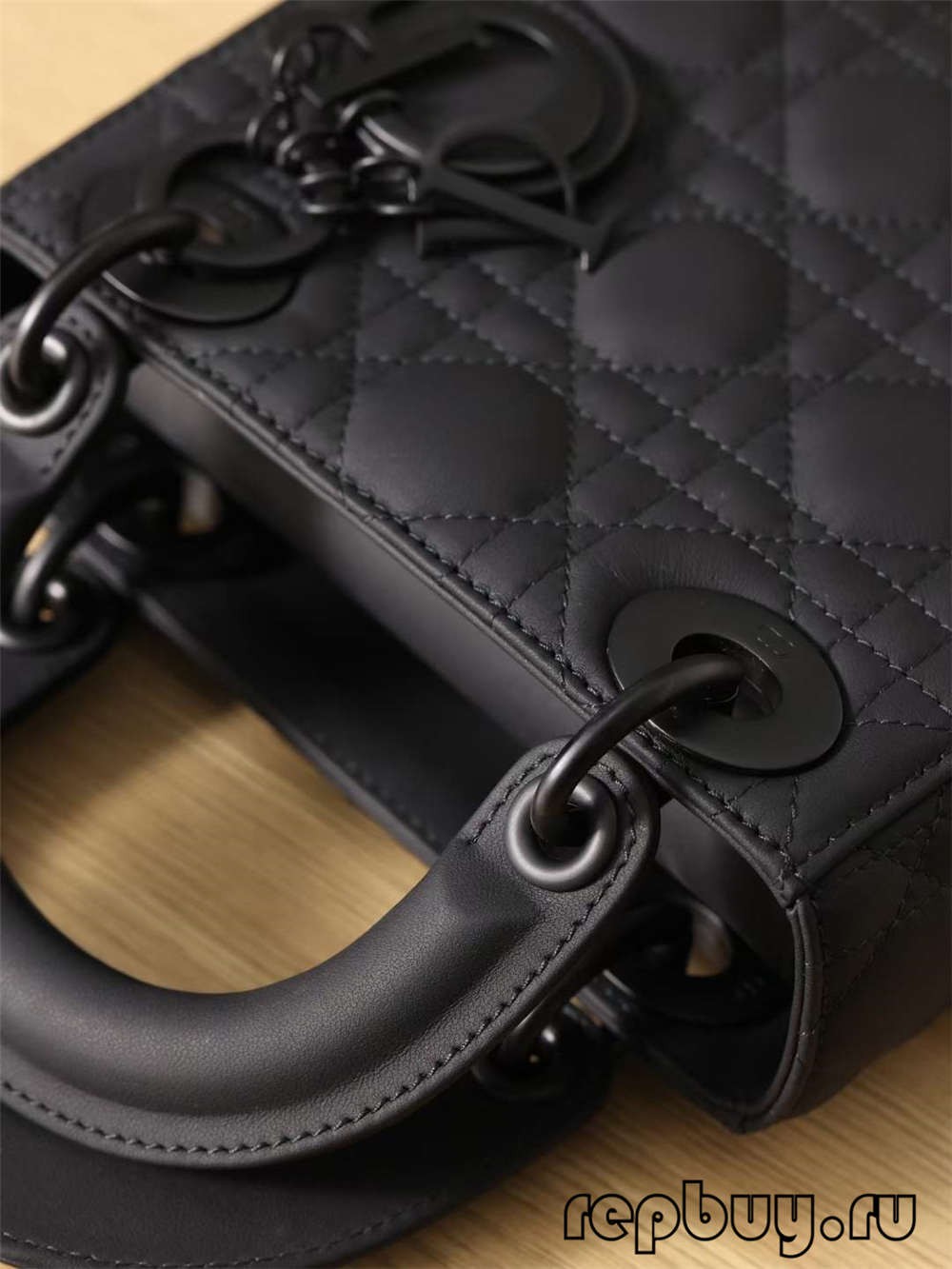 LADY DIOR Mini sac à main réplique haut noir détail en peau de vache mate (2022 mis à jour) - Magasin en ligne de sacs Louis Vuitton de qualité supérieure, sac réplique de designer ru