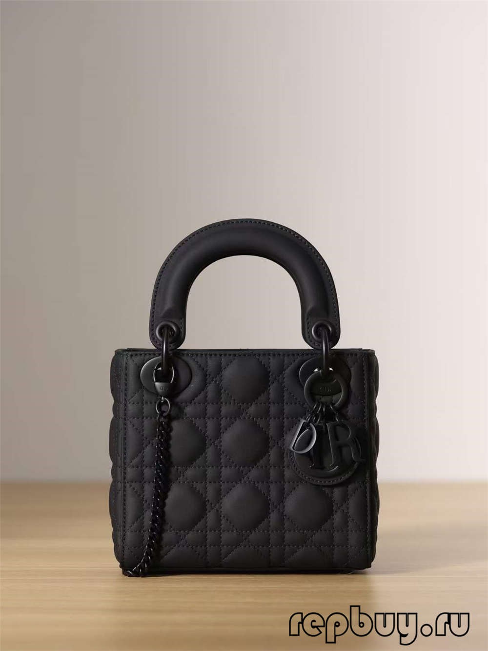 LADY DIOR Mini Black Top ماکت چرم گاوی مات (2022 ویژه) -فروشگاه اینترنتی کیف لویی ویتون تقلبی با بهترین کیفیت، کیف طراح ماکت ru