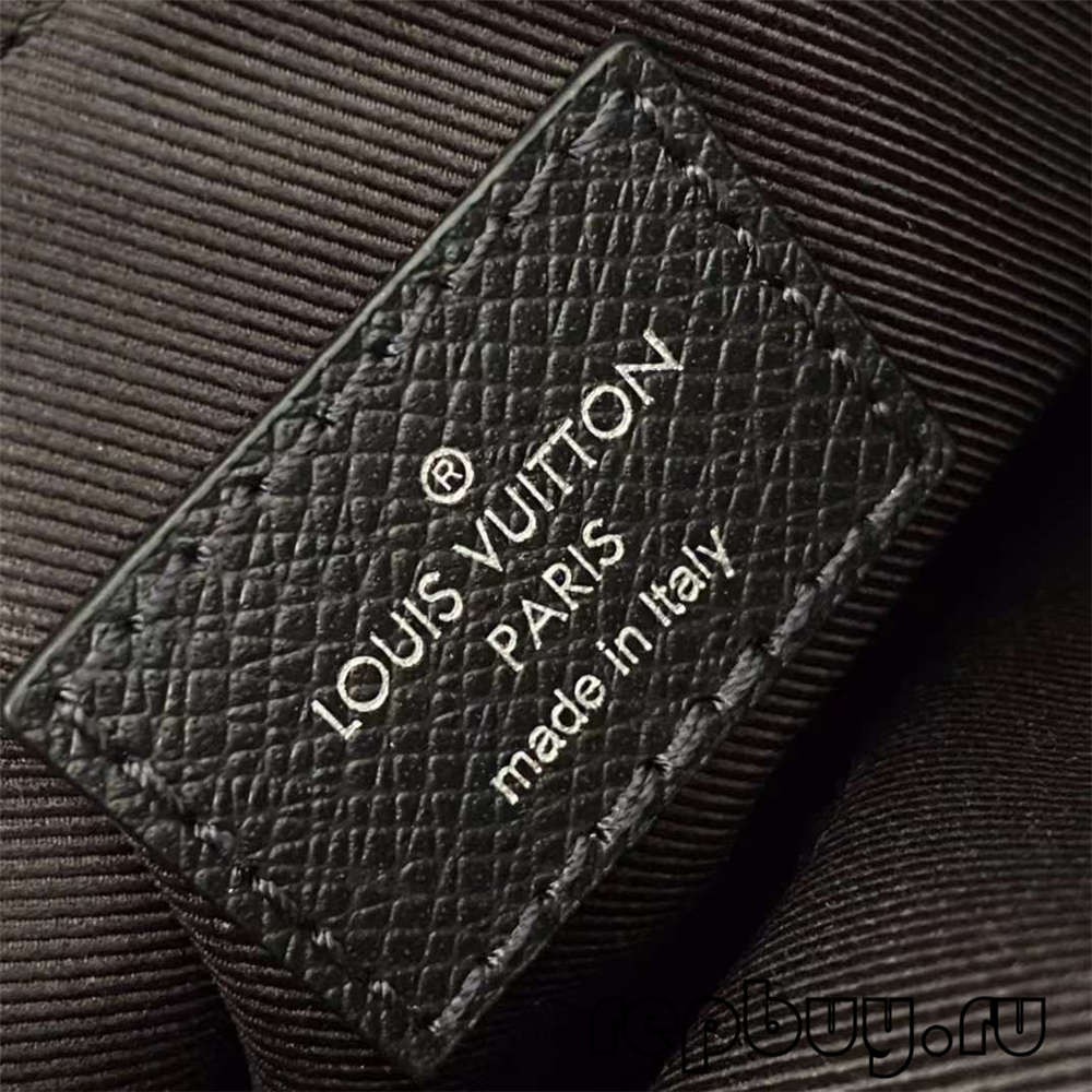 Louis Vuitton M30233 OUTDOOR กระเป๋าสะพายจำลองด้านบนสำหรับผู้ชาย Hardware and stitching details (2022 Edition)-Best Quality Fake Louis Vuitton Bag Online Store, Replica designer bag ru