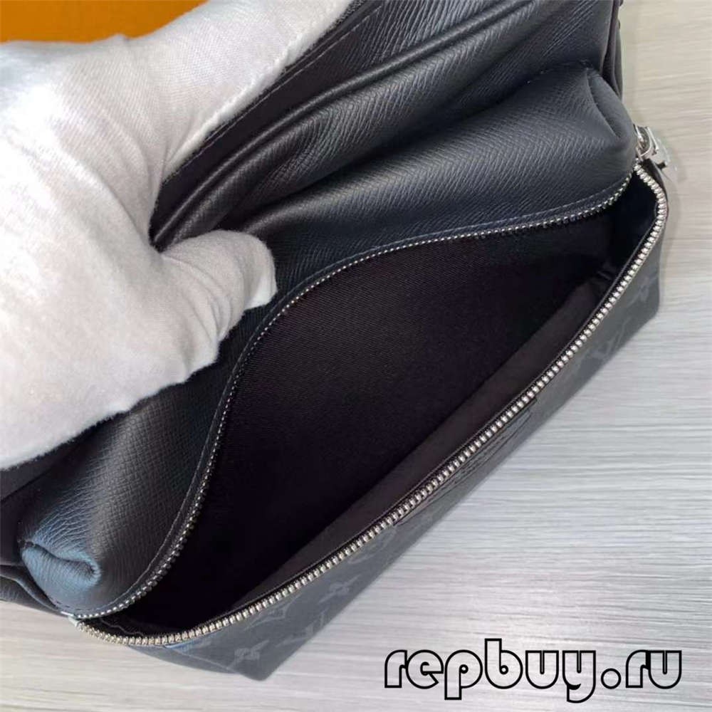 Louis Vuitton M30233 OUTDOOR กระเป๋าสะพายจำลองด้านบนสำหรับผู้ชาย Hardware and stitching details (2022 Edition)-Best Quality Fake Louis Vuitton Bag Online Store, Replica designer bag ru