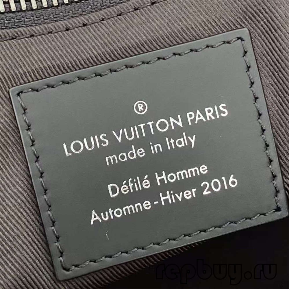 Louis Vuitton M40511 Voyager Traveler Men’s Top Replica Messenger Bag Fabric and hardware details (2022 Updated)-Best Quality Fake Louis Vuitton Bag Online Store, Replica designer bag ru