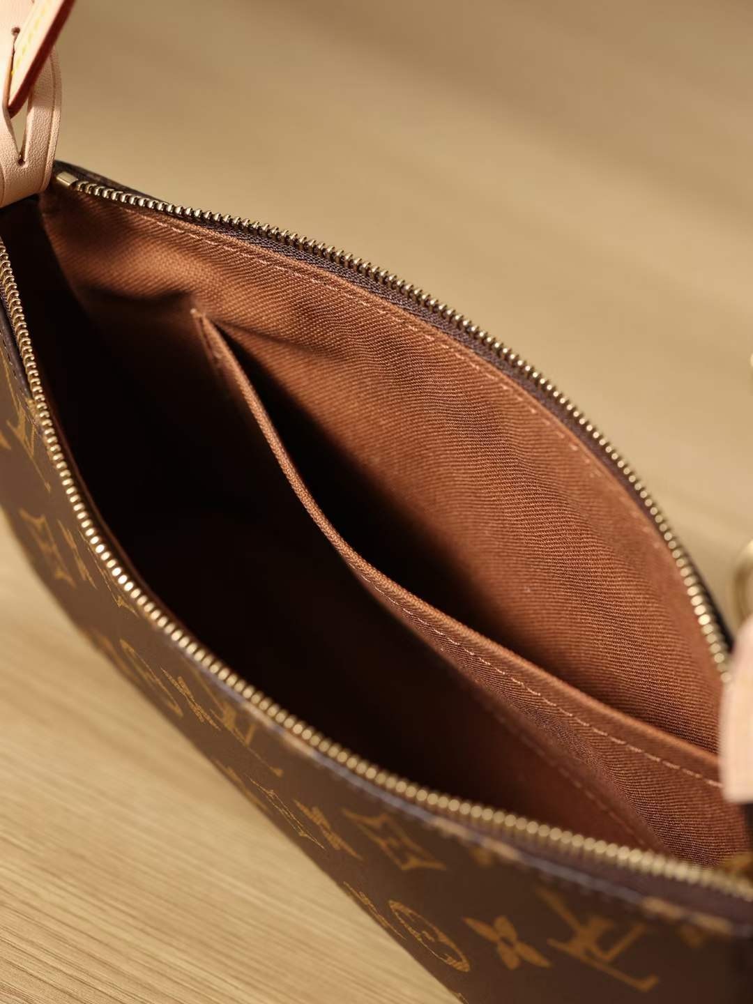 Louis Vuitton M40712 Pochette Accessoires 23.5 x 13.5 x 4 cm Inside pocket detail (2022 Special)-Best Quality Fake Louis Vuitton Bag Online Store, Replica designer bag ru