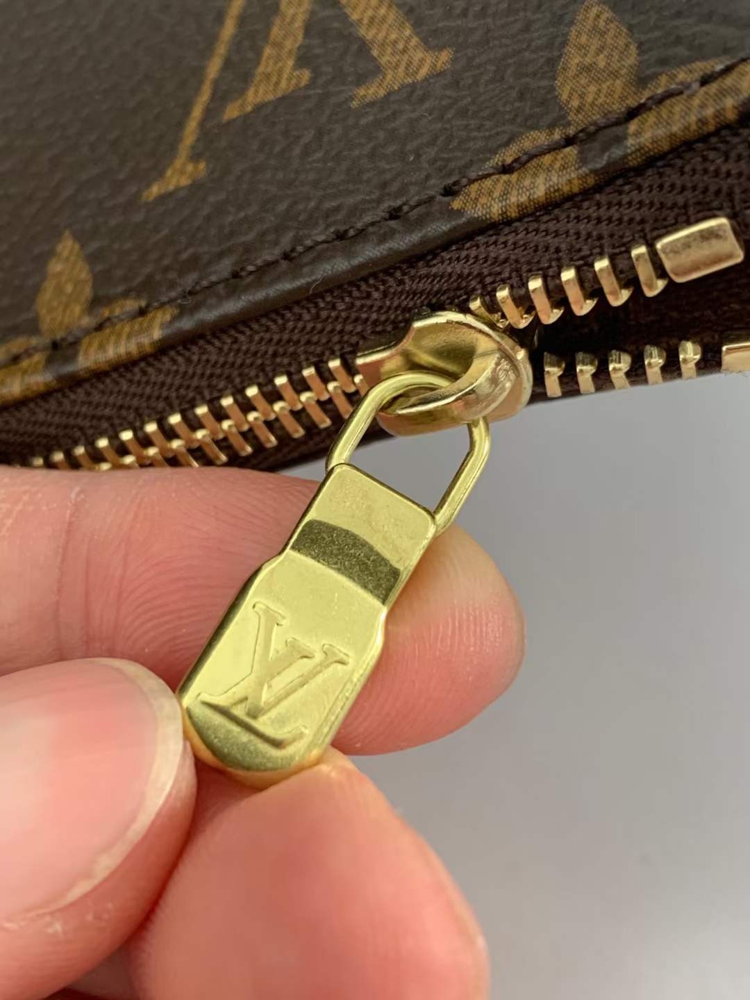 Louis Vuitton M40712 Pochette Accessoires 23.5 x 13.5 x 4 cm Lederen oppervlaktedetails (2022-editie) - Beste kwaliteit nep Louis Vuitton-tas online winkel, replica designer tas ru