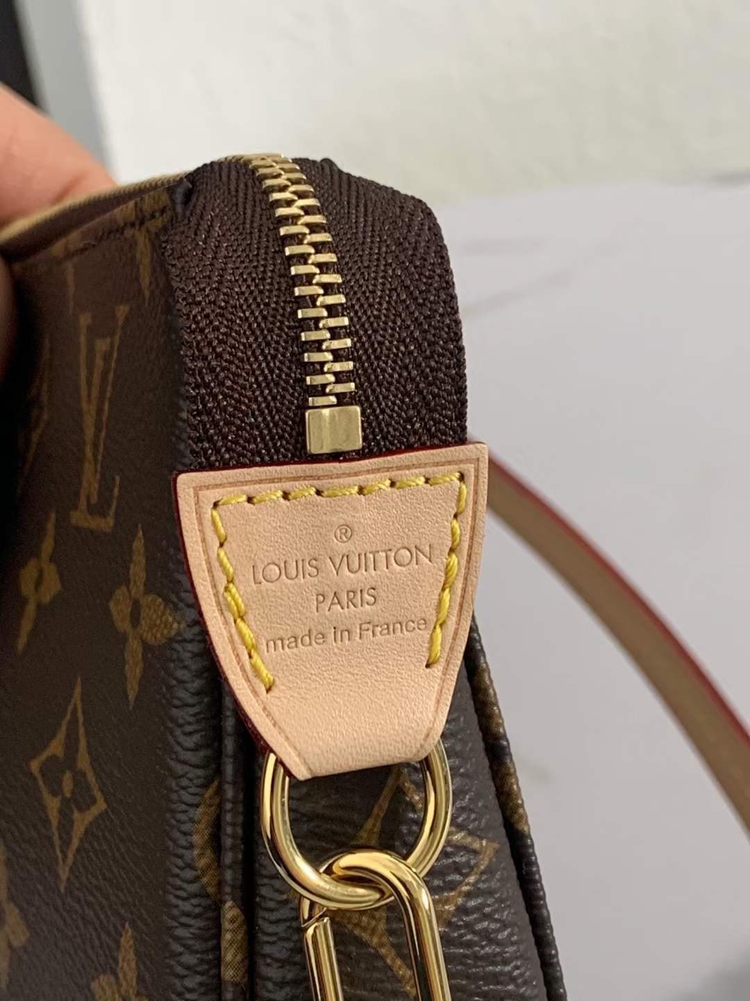 Louis Vuitton M40712 Pochette Accessoires 23.5 x 13.5 x 4 cm Leather surface details (2022 Edition)-Best Quality Fake Louis Vuitton Bag Online Store, Replica designer bag ru